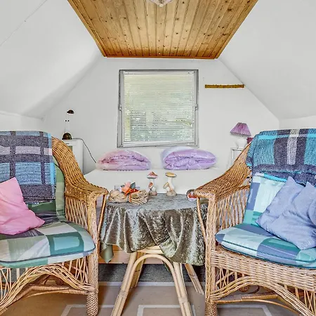 2 Bedroom Gorgeous In Glesborg