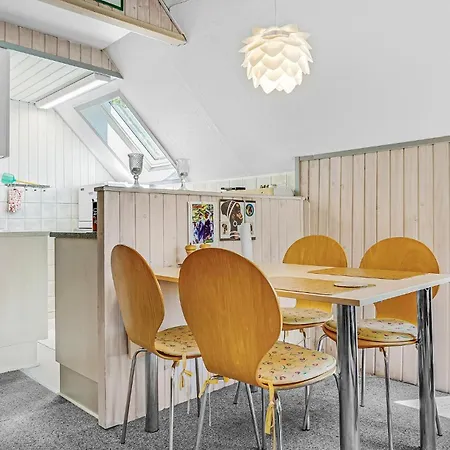 2 Bedroom Gorgeous In Glesborg