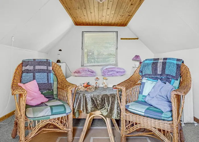 2 Bedroom Gorgeous In Glesborg
