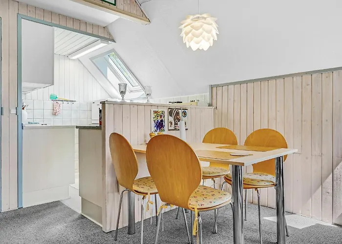2 Bedroom Gorgeous In Glesborg